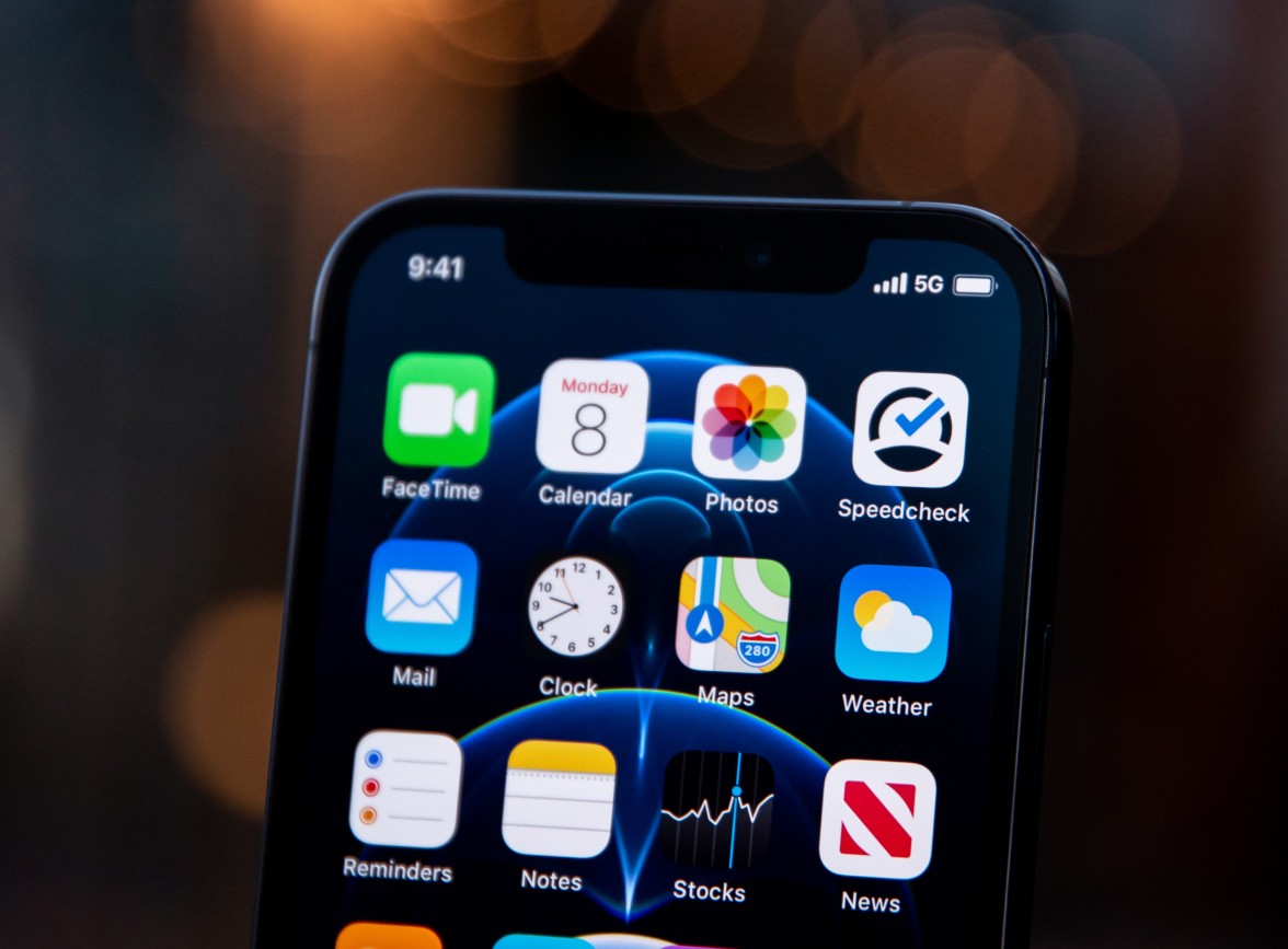 新华苹果手机维修分享为什么 iPhone 12 在冬季会自动关机 